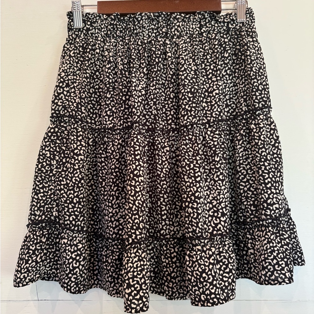 Elegant Black and White Patterned Mini Skirt
